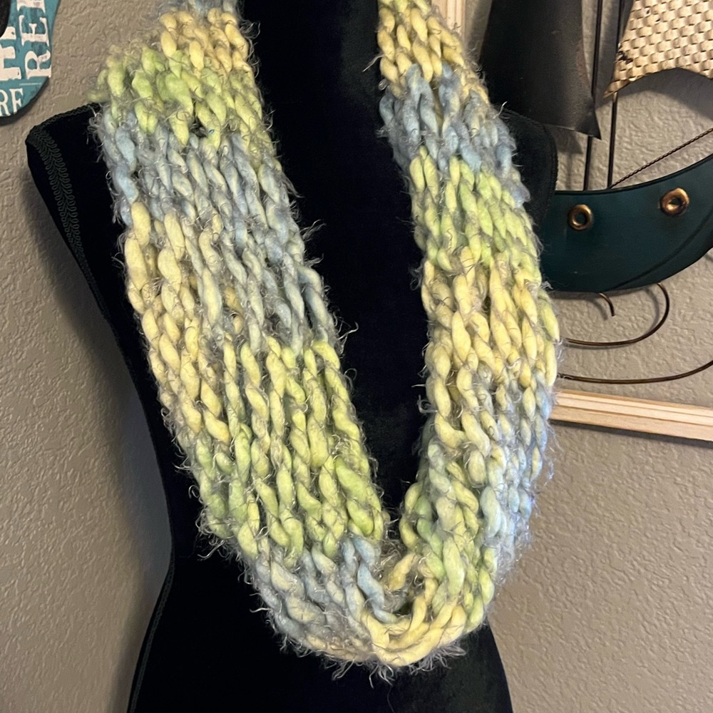 BEAUTIFUL Soft and Cozy Arm Knit Infinity Scarf!! Handmade!